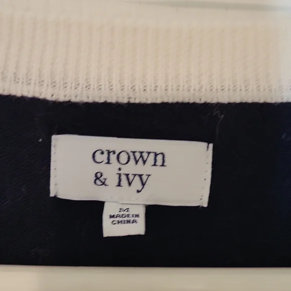 Crown & Ivy Sweater Size Medium - Picture 3 of 3